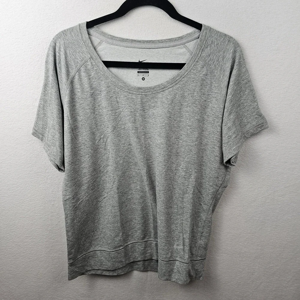 Nike Top Woman's Size Medium Gray Short Sleeve T-Shirt Dri-Fit